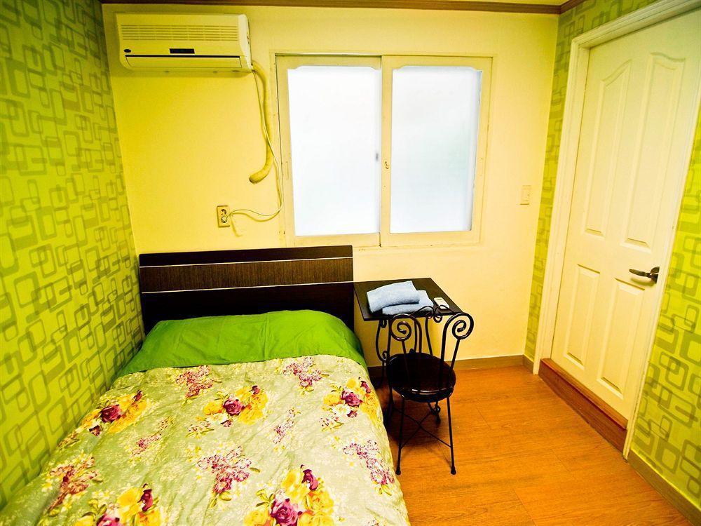 Kimchee Hongdae Guesthouse Seoul Ngoại thất bức ảnh