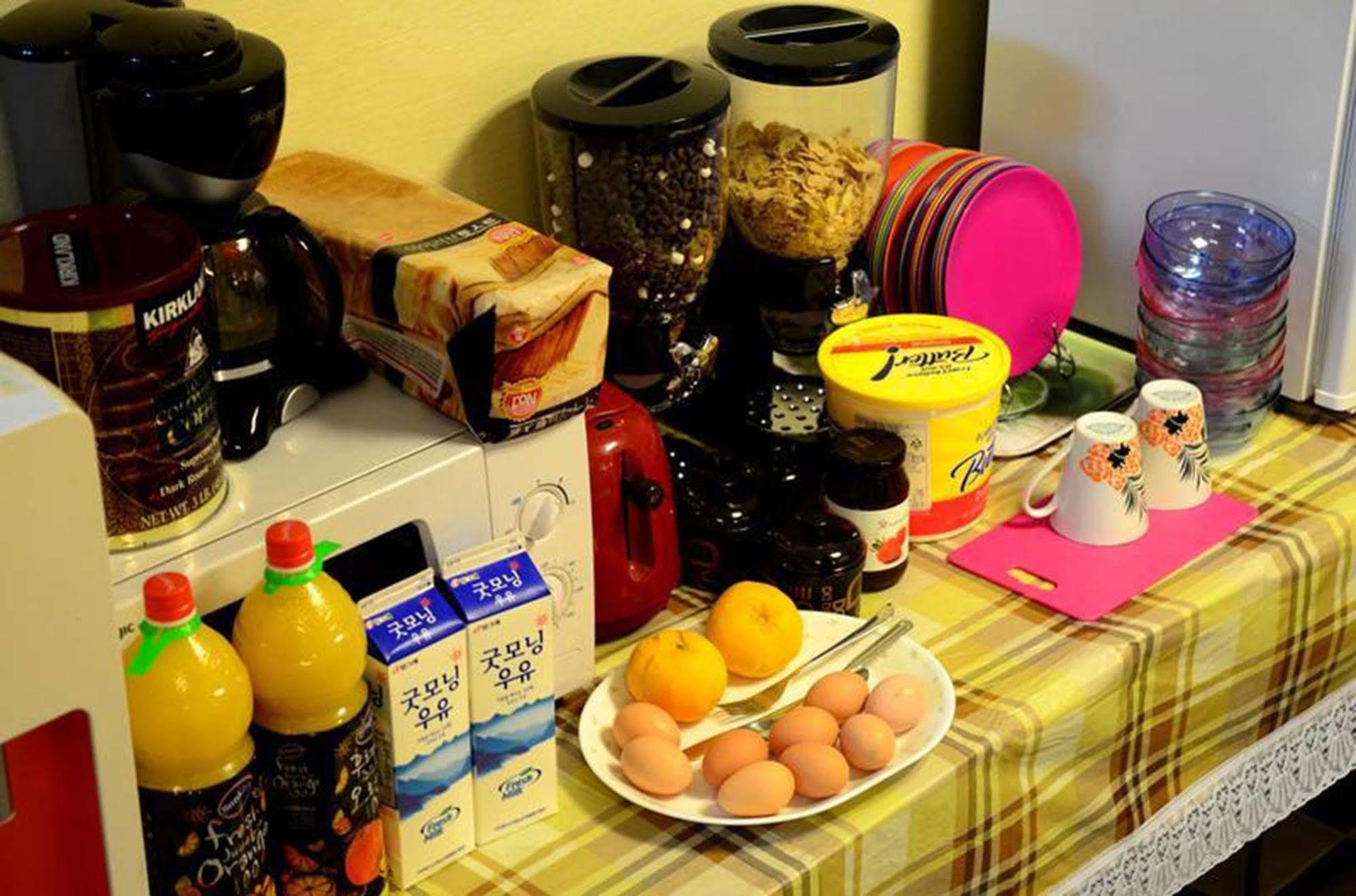 Kimchee Hongdae Guesthouse Seoul Ngoại thất bức ảnh